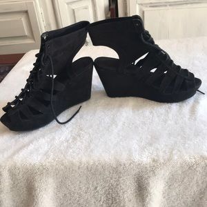 Divided wedge heels